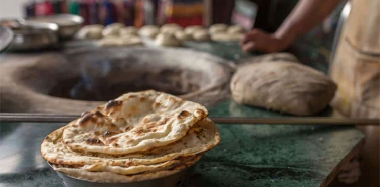 کراچی میں آٹے کے بعد روٹی کی قیمتیں بھی کم کردی گئیں