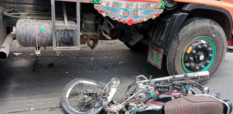 کراچی میں ٹریلر نے ایک اور موٹر سائیکل سوار کو کچل ڈالا