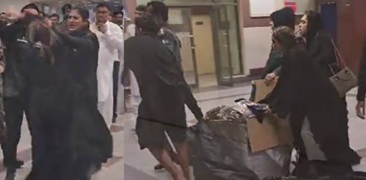 لاہور ایئرپورٹ پر خواتین مسافروں اور کسٹم اہلکاروں میں ہاتھا پائی، ویڈیو  سامنے آگئی