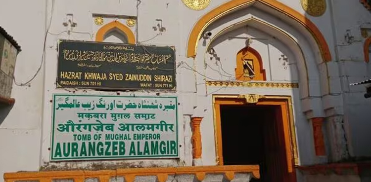 اورنگزیب کے مزار پر سیاست !‌ مودی حکومت نے مسلمانوں کے خلاف نیا محاذ کھول دیا