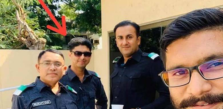 صدرِ مملکت سے متعلق  ‘نازیبا  پوسٹ’ کرنے کے الزام میں گرفتار پولیس افسر ضمانت پر رہا