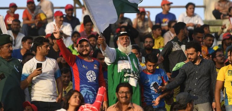 پی ایس ایل 10: اب کھلاڑیوں کے ساتھ اب شائقین پر بھی انعامات کی برسات!