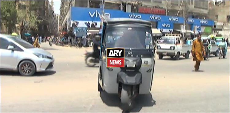 کراچی کی 11 مرکزی سڑکوں پر پابندی کے باوجود رکشے کیوں رواں دواں ہیں؟ ویڈیو رپورٹ