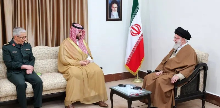 سعودی وزیر دفاع کی ایرانی سپریم لیڈر سے ملاقات، شاہ سلمان کا پیغام پہنچادیا