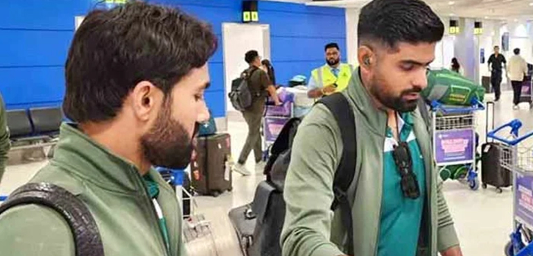 شکستوں کا داغ لیے قومی کرکٹ ٹیم نیوزی لینڈ سے پاکستان واپسی کیلیے روانہ