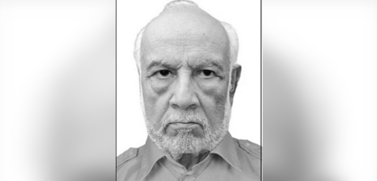 دل کے 4 دورے، فالج کا اٹیک بھی جذبہ کم نہ کر سکا، کراچی کے 80 سالہ پروفیسر نے پی ایچ ڈی کر لی