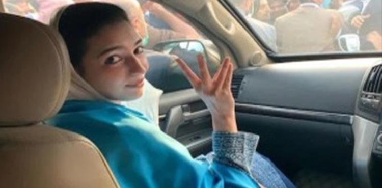 جامشورو : آصفہ بھٹو کی گاڑی پر پتھراؤ کرنے والوں کے گرد گھیرا تنگ