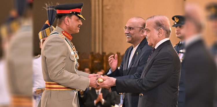 پاک افواج کے سربراہ سید عاصم منیر کو بیٹن آف فیلڈ مارشل سے نواز دیا گیا