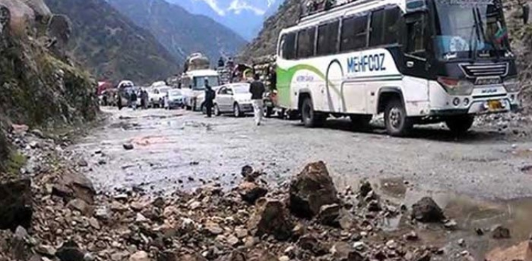 لوئر کوہستان میں گاڑی کھائی میں جاگری، خواتین، بچوں سمیت 8 افراد جاں بحق