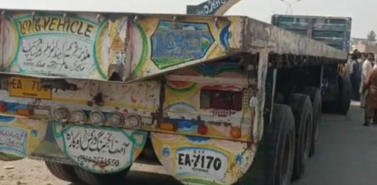 ٹرالر نے ایک اور خاندان اجاڑ دیا، باپ، 2 بیٹے اور بیٹی جاں بحق