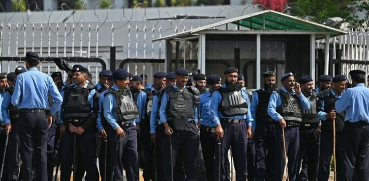 پی ٹی آئی کی احتجاج کی کال ،  اسلام آباد ہائیکورٹ کے باہر  سیکیورٹی ہائی الرٹ