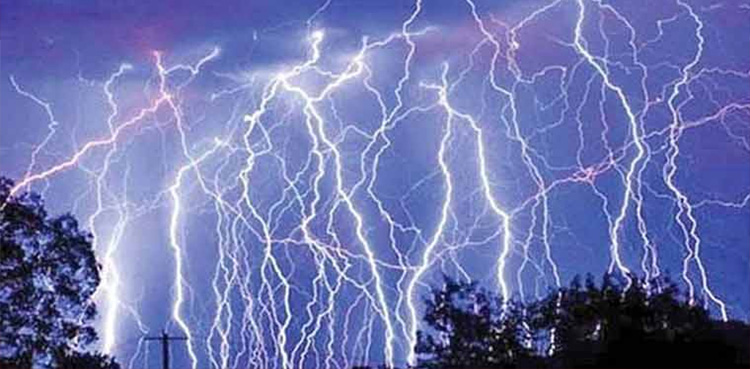 آسمانی بجلی گرنے کا خوفناک واقعہ
