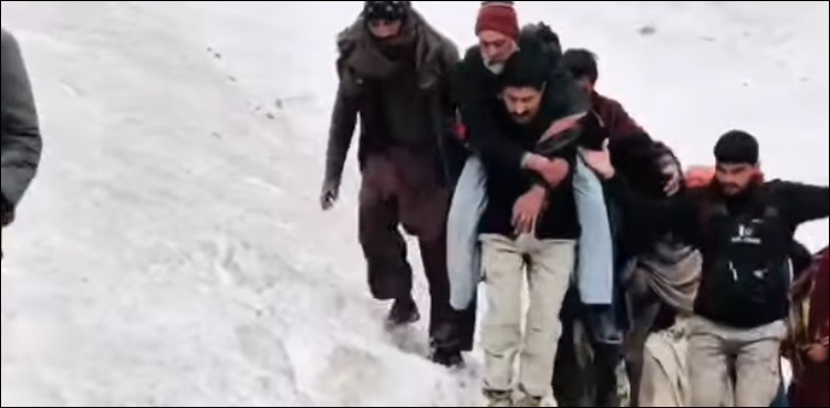 پولیس نے نوری ٹاپ پر پھنسے 8 افراد کو ریسکیو کر لیا، آکسیجن کی کمی سے ایک جاں بحق