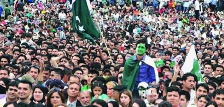 ویڈیو: پاکستانی عوام پاک فوج کے شانہ بشانہ، بھارت کو دندان شکن جواب دینے کا عزم