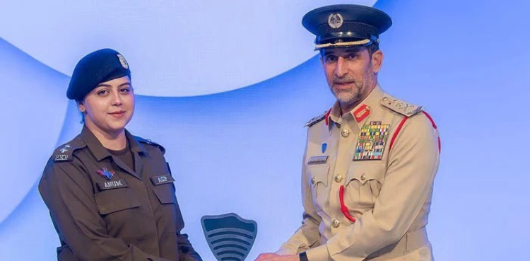 پاکستانی خاتون پولیس افسر کے نام بڑا اعزاز، بین الاقوامی تحقیقاتی ایوارڈ جیت لیا