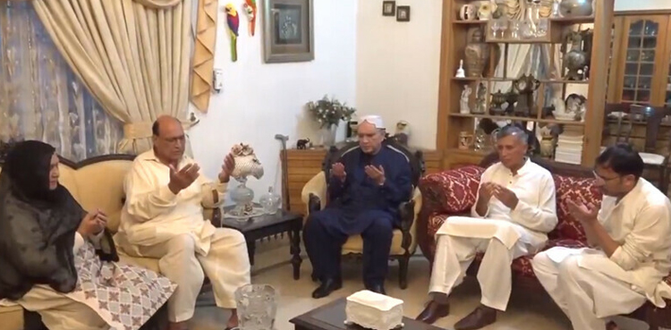 صدرِ مملکت کی معرکہ حق میں  شہید اسکواڈرن لیڈر عثمان یوسف کے گھر آمد، لواحقین سے اظہارِ تعزیت