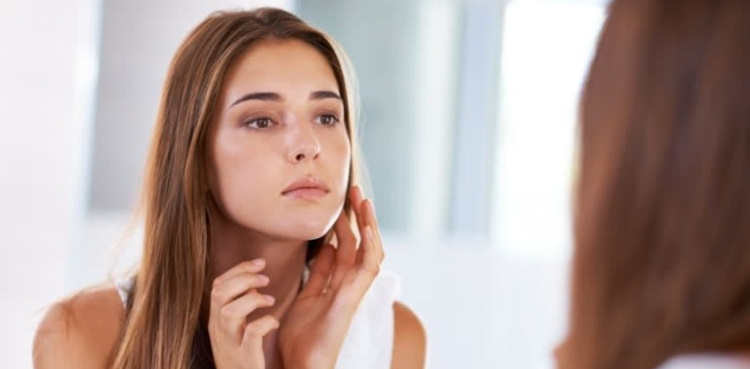 کیا آپ اپنی عمر سے کم نظر آنا چاہتی ہیں؟ ویڈیو رپورٹ