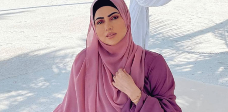 ثنا خان کو گہرا صدمہ