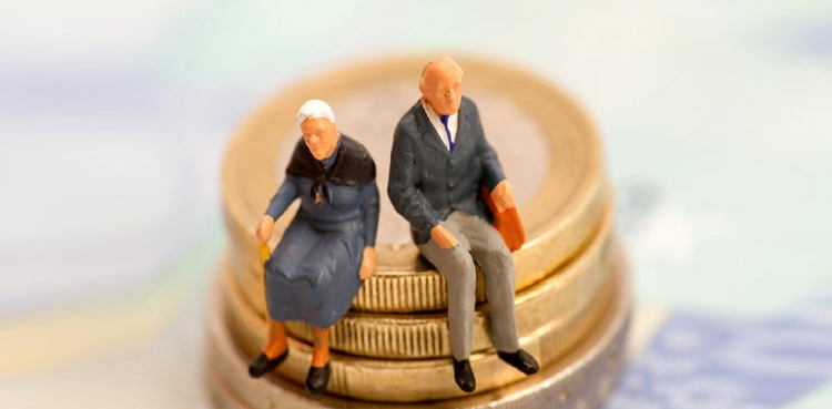 سرکاری ملازمین کی ریٹائرمنٹ کی عمر کیا ہوگی؟ نئی تجویز  سامنے آگئی