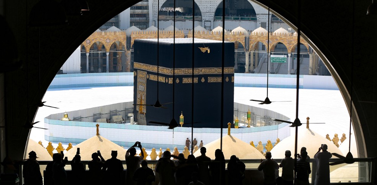 نئے اسلامی سال کے آغاز  پر غلافِ کعبہ  تبدیل کردیا گیا