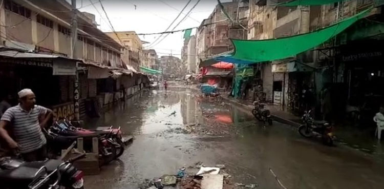 کراچی میں بارش کے بعد کے الیکٹرک کے 350 سے زائد فیڈرز بند
