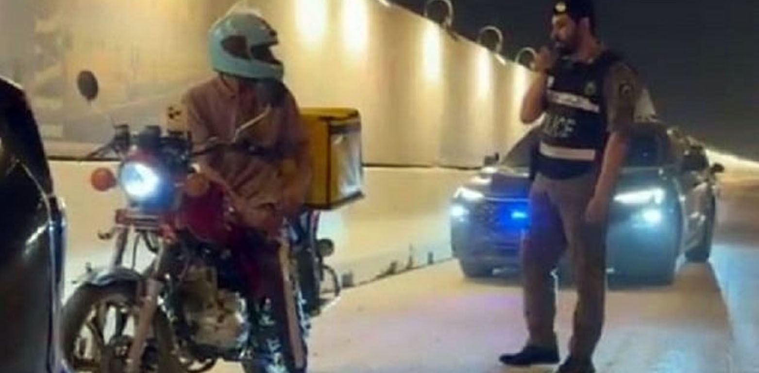 ٹریفک قوانین کی خلاف ورزیوں پر 3 ہزار 7 سو موٹر سائیکلیں ضبط