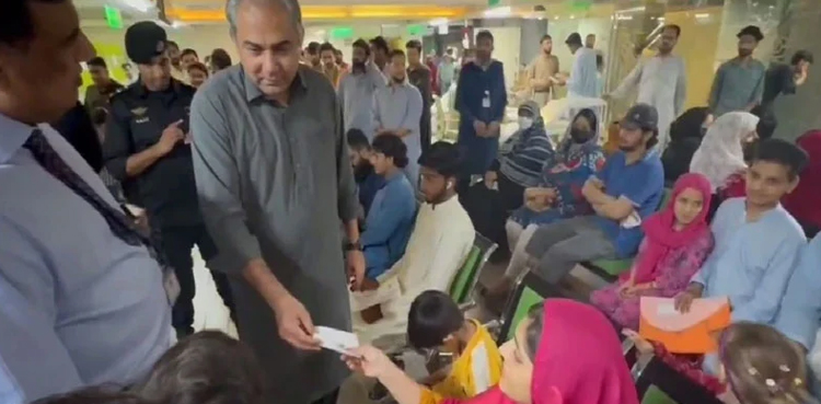 شہریوں کا  نادرا میگا سنٹر میں مہیا کردہ سہولتوں پر اظہار اطمینان