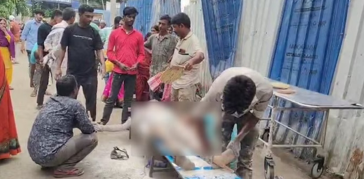 مردے کو جسم پر آٹا لگا کر زندہ کرنے کی کوشش؛ وائرل ویڈیو کی حقیقت کیا ہے؟