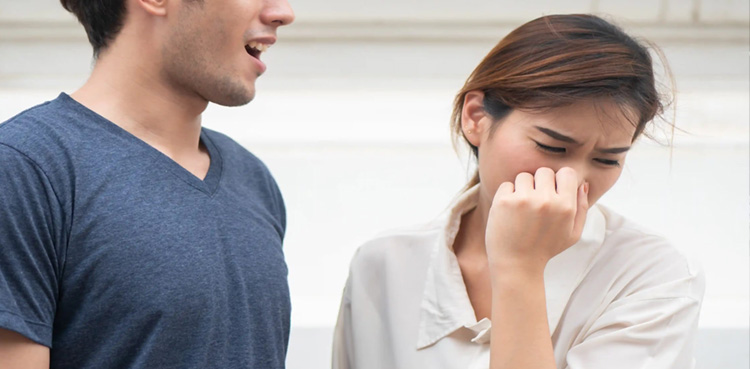 منہ کی بدبو سے فوری چھٹکارا کیسے ممکن ہے؟