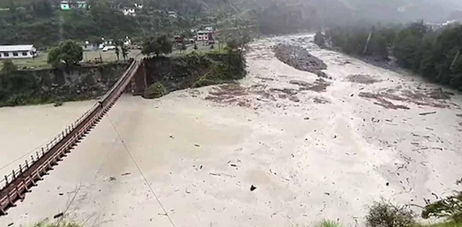 بھارت میں مون سون بارشوں سے تباہی، 106 ہلاک
