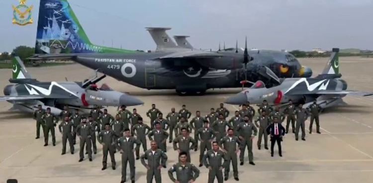 پاک فضائیہ کے جدید ترین طیارے جے ایف 17 تھنڈر اور سی 130 برطانیہ پہنچ گئے