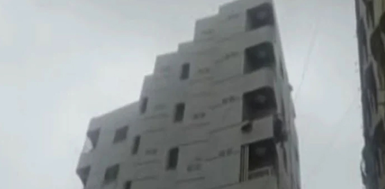 لیاری میں خطرناک قرار دی گئی عمارت کیخلاف کارروائی نہ ہو سکی