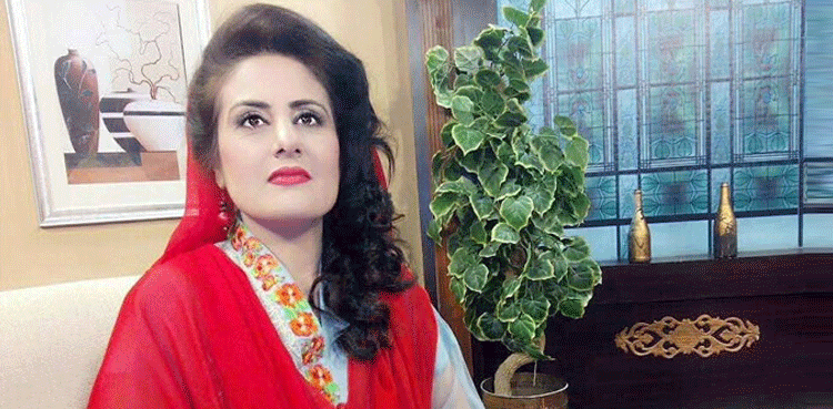 گلگت بلتستان : سیلابی ریلے میں بہنے والی نجی ٹی وی چینل کی اینکر  کا پرس مل گیا