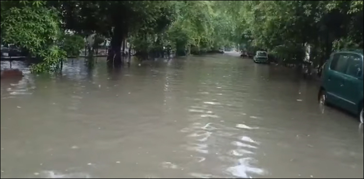 لاہور میں طوفانی بارش برس گئی، جڑواں شہروں میں بھی موسلادھار جھڑی