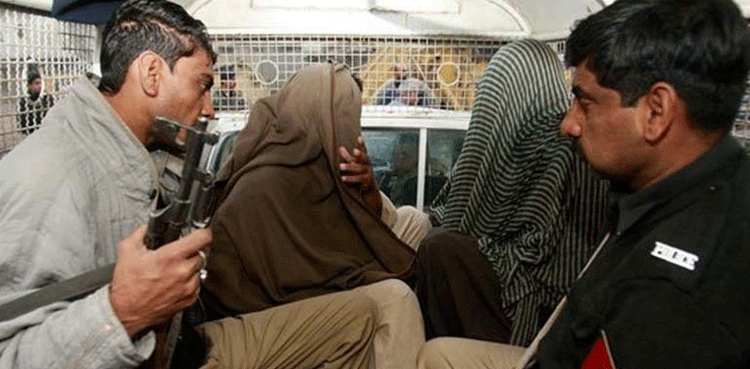 کراچی : دورانِ ڈکیتی خاتون سے اجتماعی زیادتی کرنے والے 3 ملزمان گرفتار ، اعتراف جرم کرلیا
