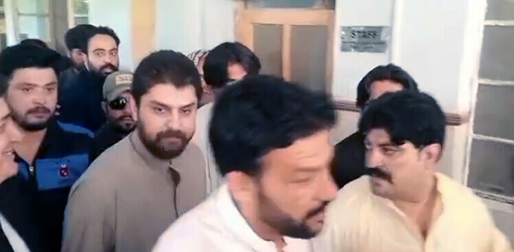 بلوچستان  میں خاتون اور مرد کے قتل کا حکم دینے والا سردار مزید 10 روزہ جسمانی ریمانڈ پر پولیس کے حوالے