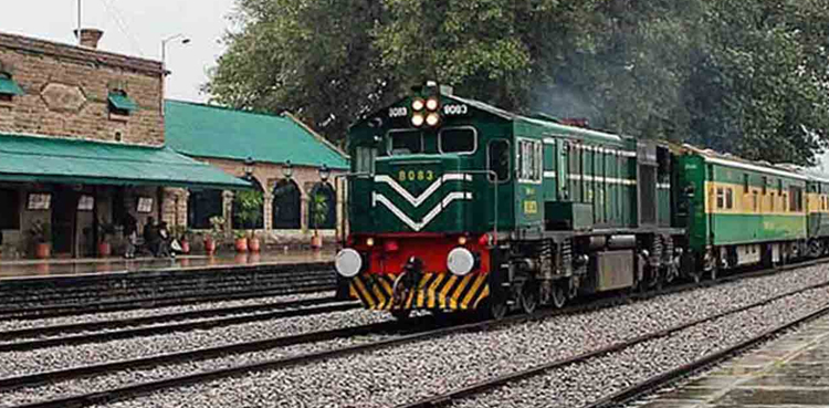 شاہ حسین ایکسپریس آج بھی معطل، ٹرین مسافروں کی تعداد کم
