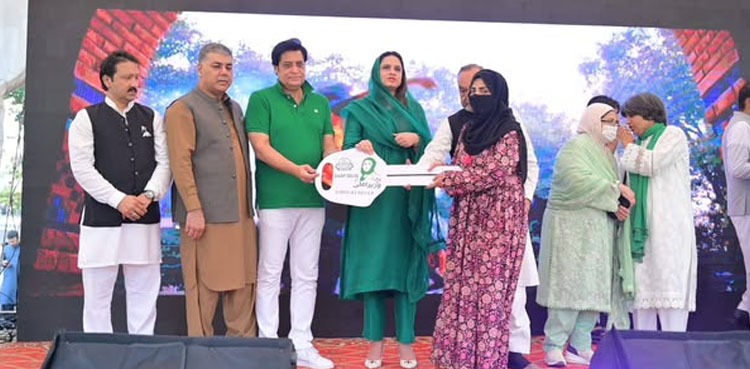 خواتین اساتذہ کےلیے الیکٹرک بائیکس کا تحفہ