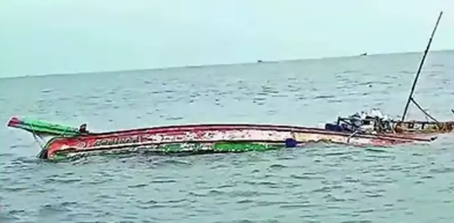 دریائے گنگا میں مسافروں سے بھری کشتی اُلٹ گئی، متعدد لاپتہ