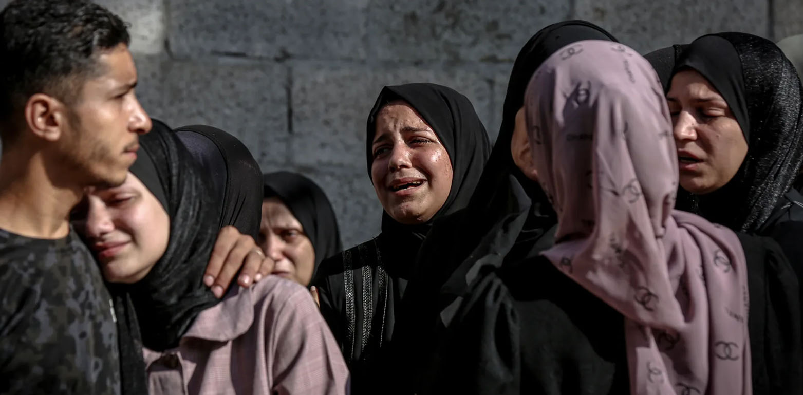 اسرائیلی فوج کی امداد کے منتظر فلسطینیوں پر بمباری، 57 شہید