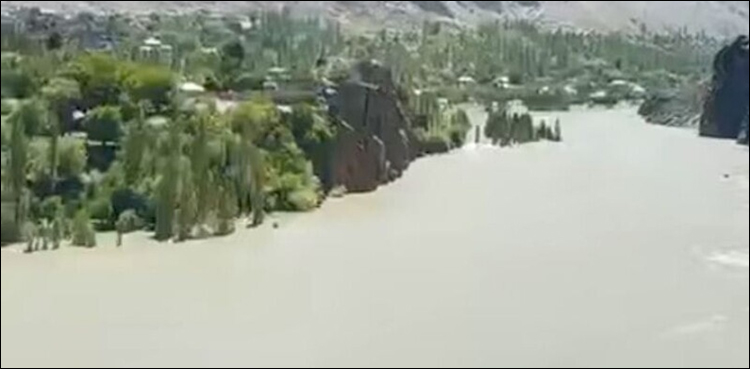 غذر میں گلیشیئر پھٹنے سے بننے والی جھیل سے پانی کا اخراج جاری، متبادل گاؤں بنانے کا فیصلہ