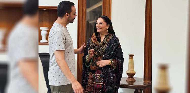 گوہر رشید کی والدہ نے بھی اداکاری کی دنیا میں آنے کا فیصلہ کرلیا