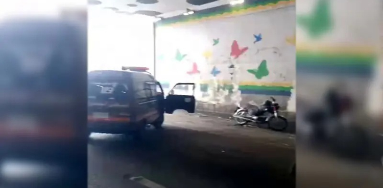 کراچی: انڈر پاس میں ٹریفک حادثہ، خاتون سمیت 3 افراد جاں بحق