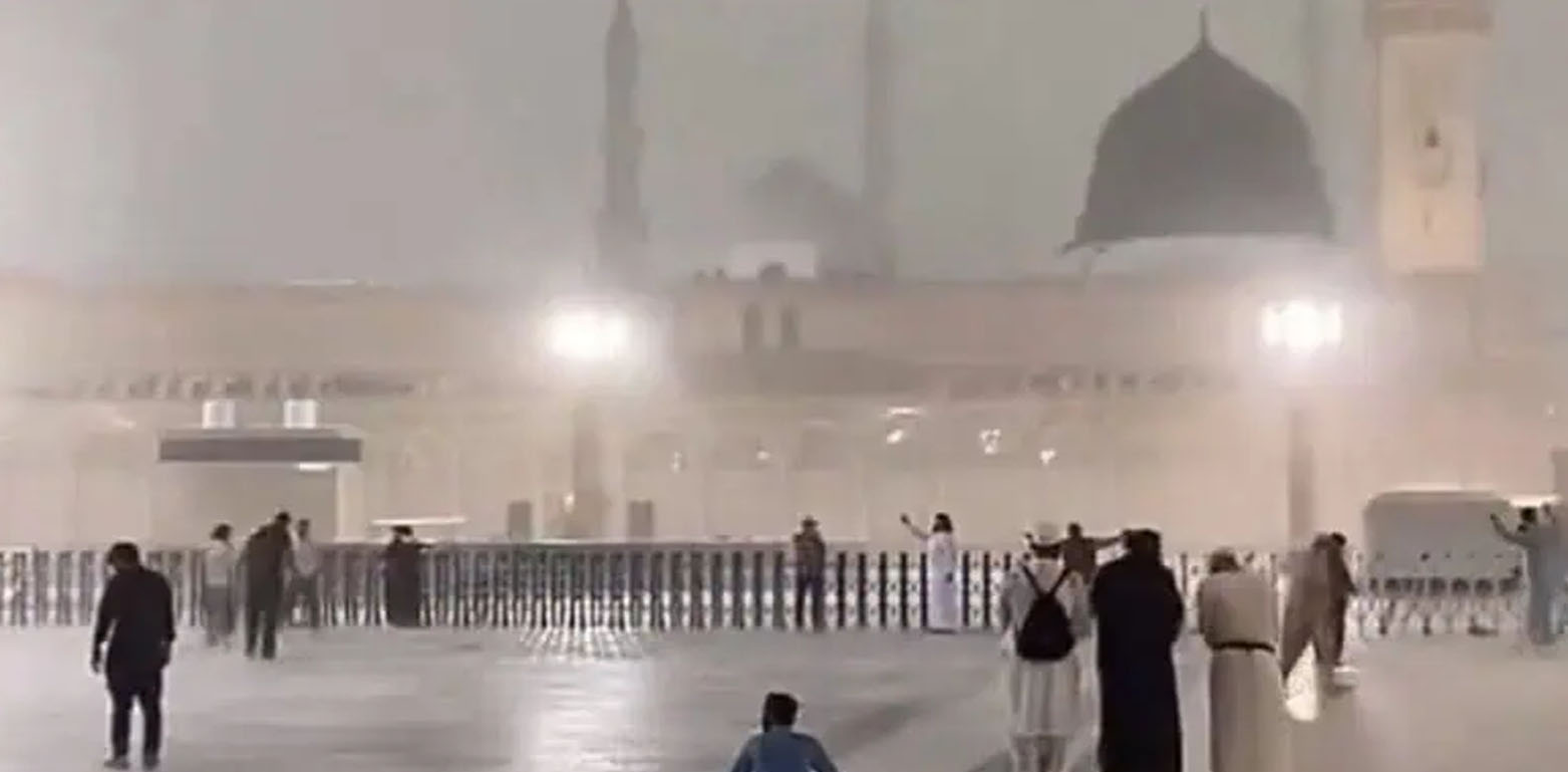 مدینہ منورہ میں موسلا دھار بارش، زائرین کی دعائیں (ویڈیو)