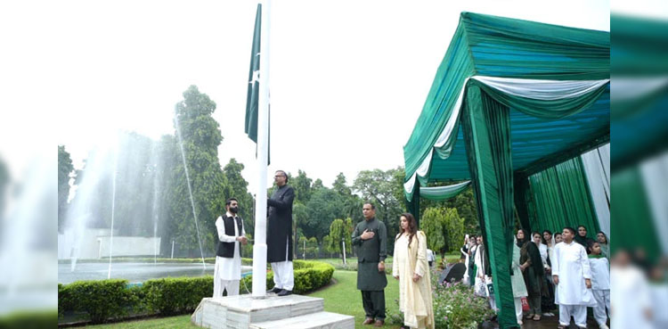 نئی دہلی میں یومِ آزادی کی پُروقار تقریب، پاکستانی ہائی کمشنر نے قومی پرچم لہرایا