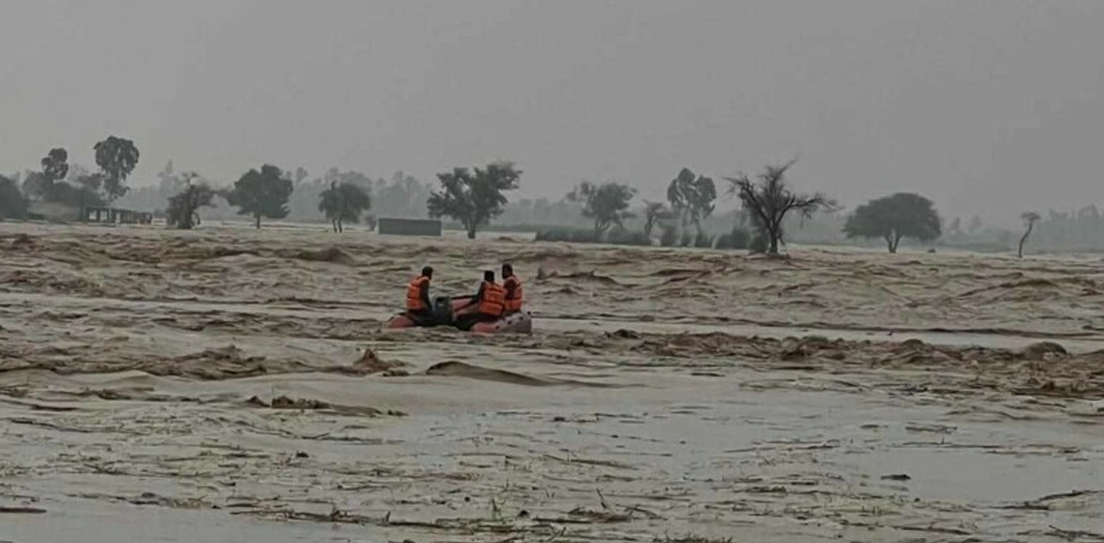 پنجاب کے دریا بپھر گئے، خیمہ بستیاں قائم، مساجد سے اعلانات