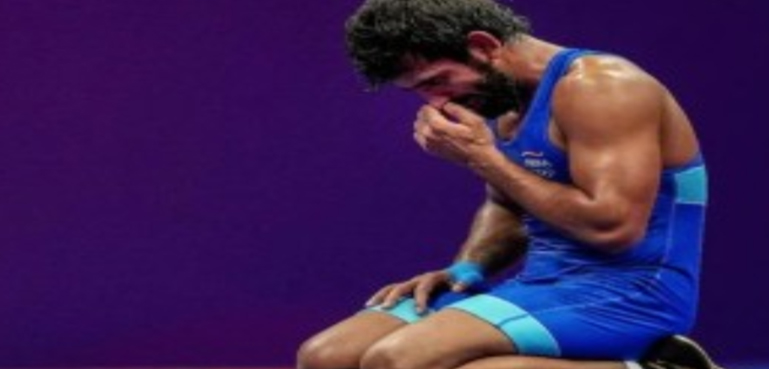 11 بھارتی ریسلرز کو کس ہیرا پھیری کے الزام میں معطل کیا گیا؟
