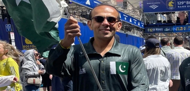 پاکستانی ایتھلیٹ نے بوسٹن میراتھون میں قومی لباس میں ورلڈ ریکارڈ بنا دیا