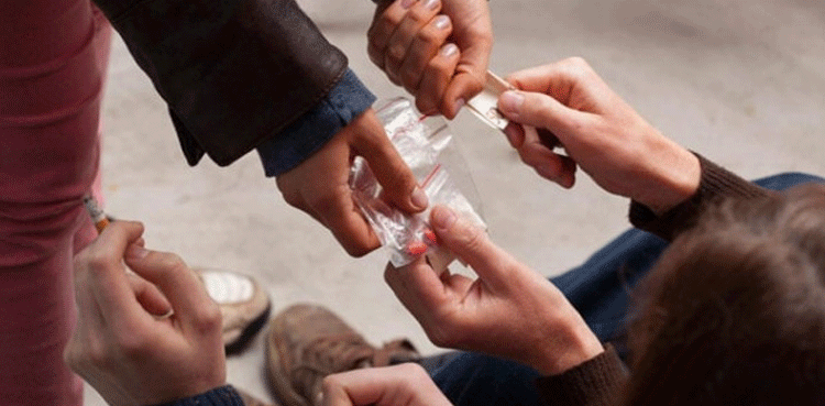کراچی میں آن لائن منشیات ڈیلیوری نیٹ ورک بے نقاب، 2 ملزمان گرفتار