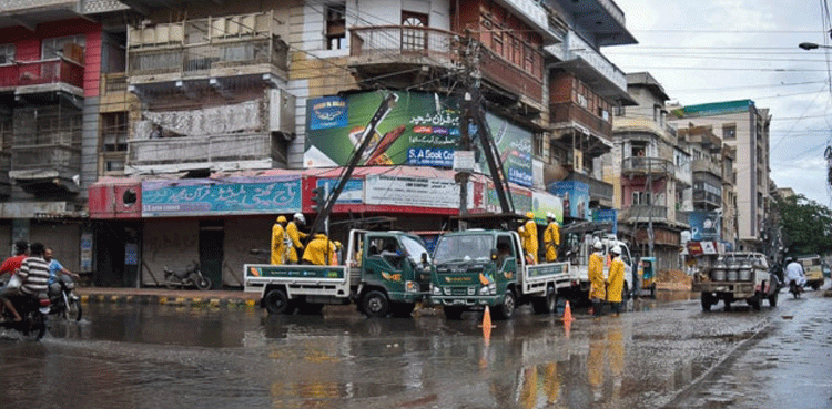 کراچی میں بارش ، کے الیکٹرک کے 350  فیڈرز ٹرپ کرگئے